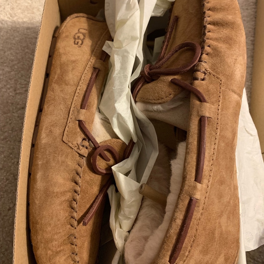 Ugg Moccasins (dakota chestnut)